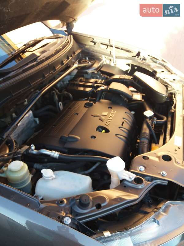 Внедорожник / Кроссовер Mitsubishi Outlander XL 2010 в Борисполе фото 8 Внедорожник / Кроссовер Mitsubishi Outlander XL 2010 в Борисполе