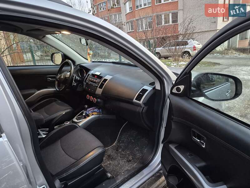 Внедорожник / Кроссовер Mitsubishi Outlander XL 2010 в Тернополе