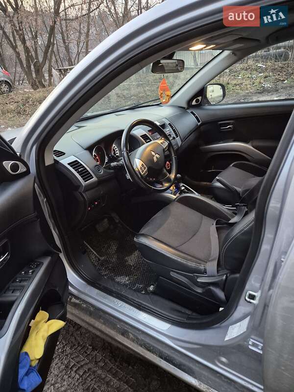 Внедорожник / Кроссовер Mitsubishi Outlander XL 2010 в Тернополе