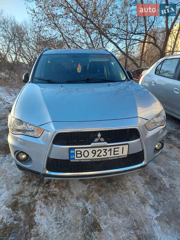 Внедорожник / Кроссовер Mitsubishi Outlander XL 2010 в Тернополе
