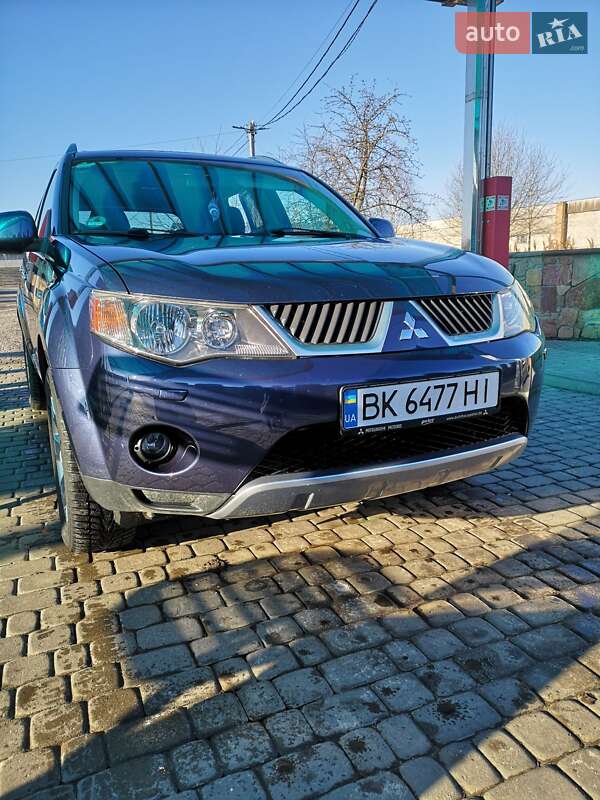 Внедорожник / Кроссовер Mitsubishi Outlander XL 2007 в Ровно