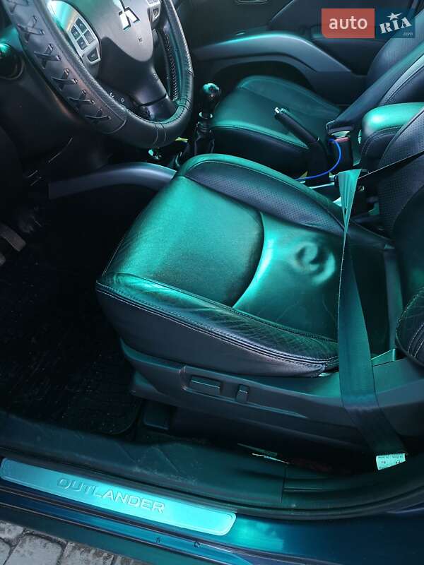 Внедорожник / Кроссовер Mitsubishi Outlander XL 2007 в Ровно