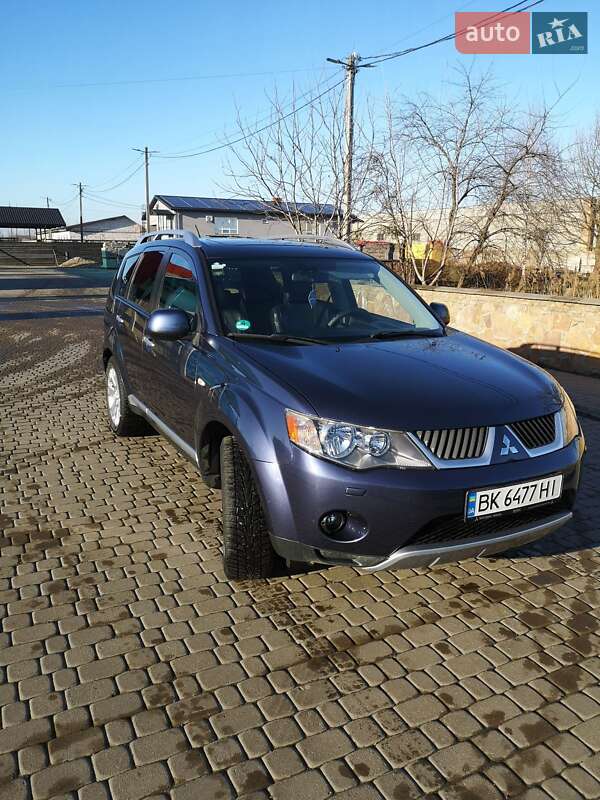 Внедорожник / Кроссовер Mitsubishi Outlander XL 2007 в Ровно