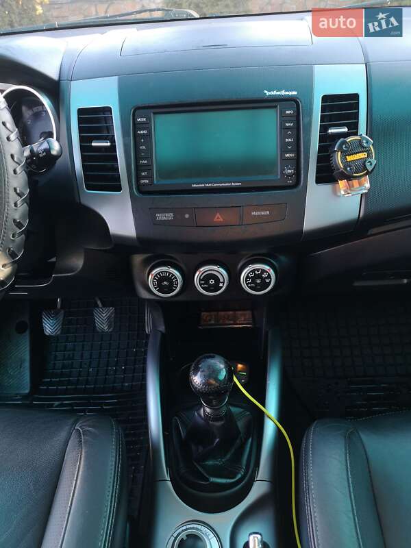 Внедорожник / Кроссовер Mitsubishi Outlander XL 2007 в Ровно