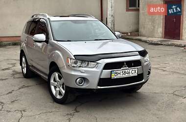 Позашляховик / Кросовер Mitsubishi Outlander XL 2010 в Одесі