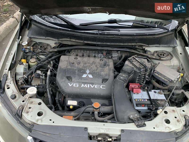 Внедорожник / Кроссовер Mitsubishi Outlander XL 2007 в Виннице фото 4 Внедорожник / Кроссовер Mitsubishi Outlander XL 2007 в Виннице