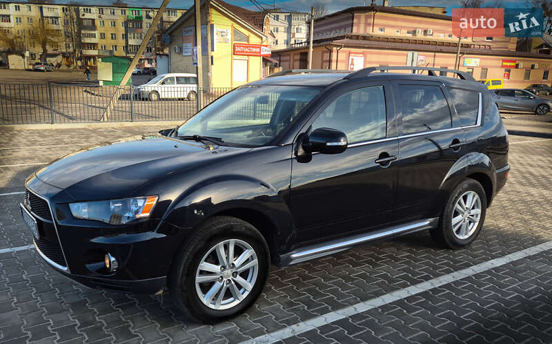 Внедорожник / Кроссовер Mitsubishi Outlander XL 2011 в Калуше