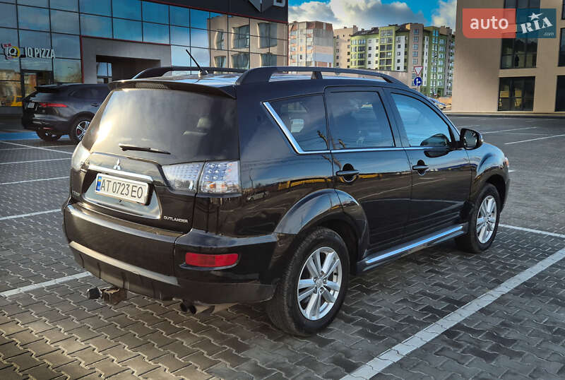 Внедорожник / Кроссовер Mitsubishi Outlander XL 2011 в Калуше