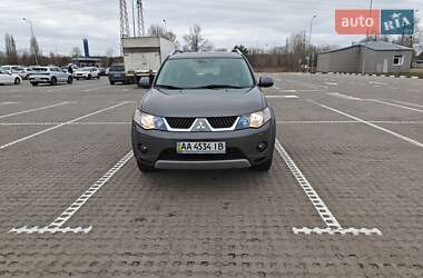 Позашляховик / Кросовер Mitsubishi Outlander XL 2008 в Києві