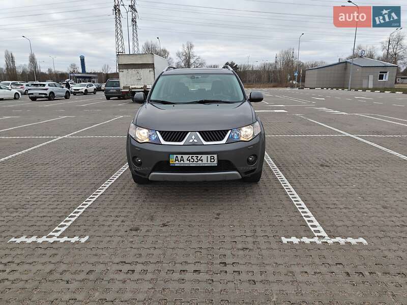 Позашляховик / Кросовер Mitsubishi Outlander XL 2008 в 