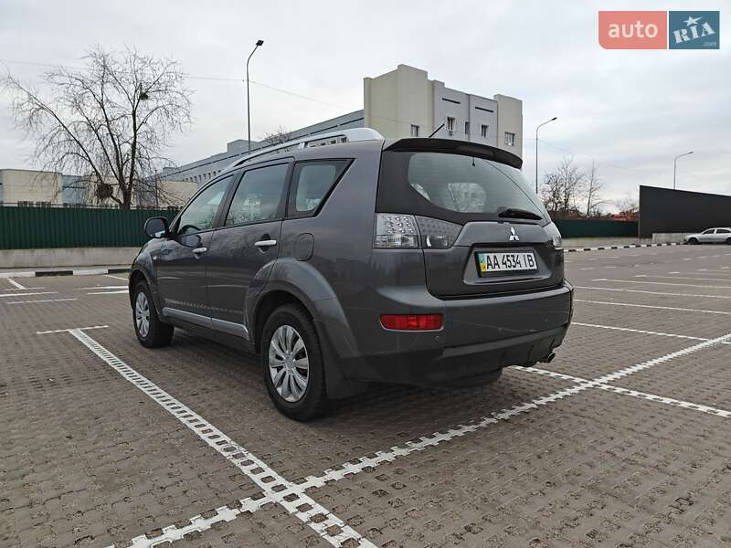 Внедорожник / Кроссовер Mitsubishi Outlander XL 2008 в Киеве