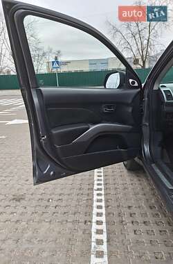 Позашляховик / Кросовер Mitsubishi Outlander XL 2008 в 