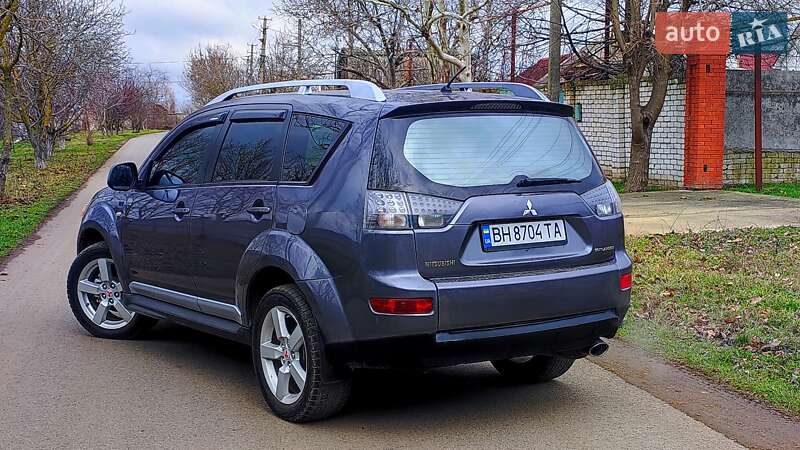 Позашляховик / Кросовер Mitsubishi Outlander XL 2009 в Одесі