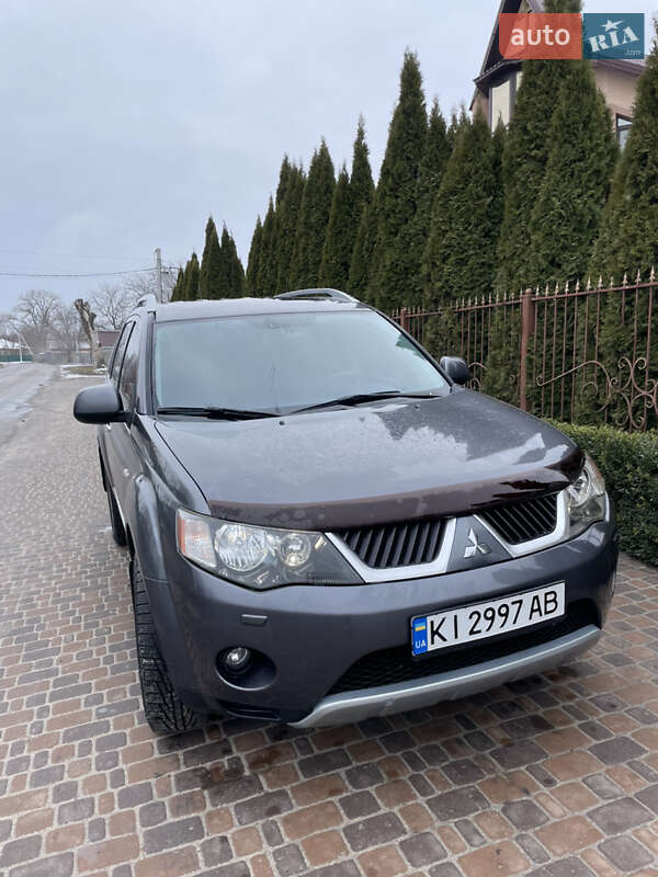 Позашляховик / Кросовер Mitsubishi Outlander XL 2008 в Броварах