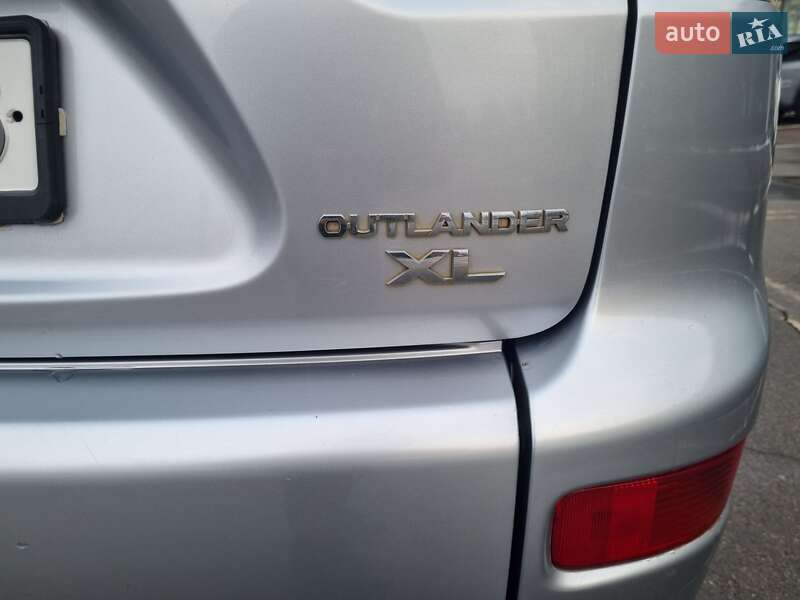 Позашляховик / Кросовер Mitsubishi Outlander XL 2008 в Києві