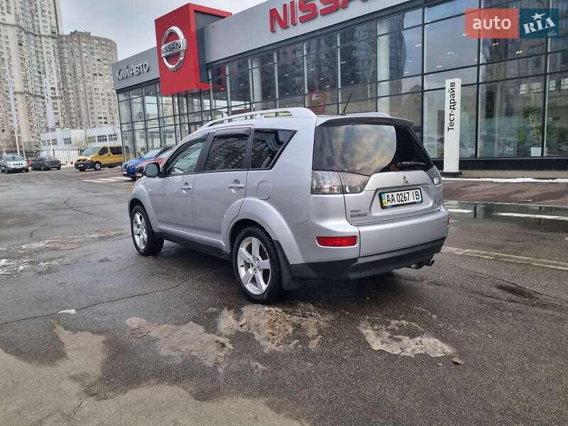 Позашляховик / Кросовер Mitsubishi Outlander XL 2008 в Києві