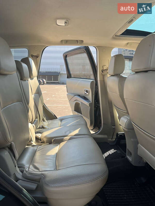 Внедорожник / Кроссовер Mitsubishi Outlander XL 2008 в Романове