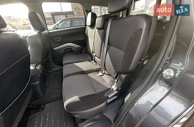 Позашляховик / Кросовер Mitsubishi Outlander XL 2012 в 
