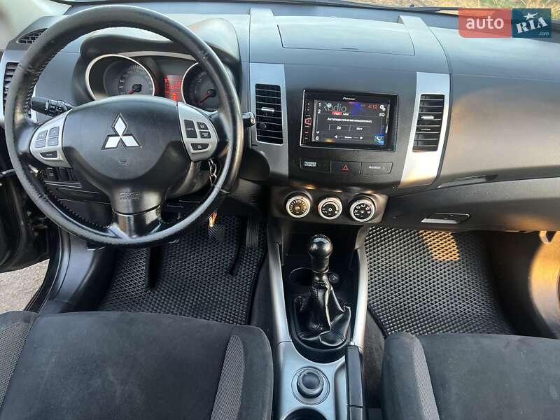 Внедорожник / Кроссовер Mitsubishi Outlander XL 2008 в Житомире