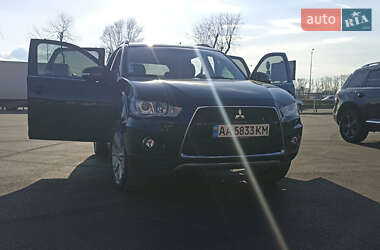 Позашляховик / Кросовер Mitsubishi Outlander XL 2010 в Києві