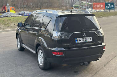 Позашляховик / Кросовер Mitsubishi Outlander XL 2010 в Києві