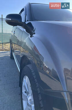 Внедорожник / Кроссовер Mitsubishi Outlander XL 2010 в 