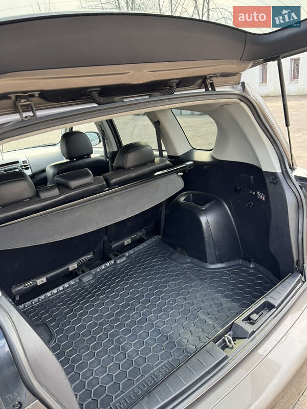 Позашляховик / Кросовер Mitsubishi Outlander XL 2011 в Львові фото 8 Позашляховик / Кросовер Mitsubishi Outlander XL 2011 в Львові