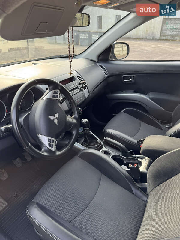 Позашляховик / Кросовер Mitsubishi Outlander XL 2011 в Львові фото 10 Позашляховик / Кросовер Mitsubishi Outlander XL 2011 в Львові