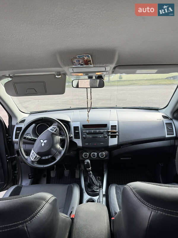 Позашляховик / Кросовер Mitsubishi Outlander XL 2011 в Львові фото 14 Позашляховик / Кросовер Mitsubishi Outlander XL 2011 в Львові