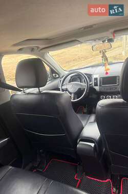 Внедорожник / Кроссовер Mitsubishi Outlander XL 2010 в 