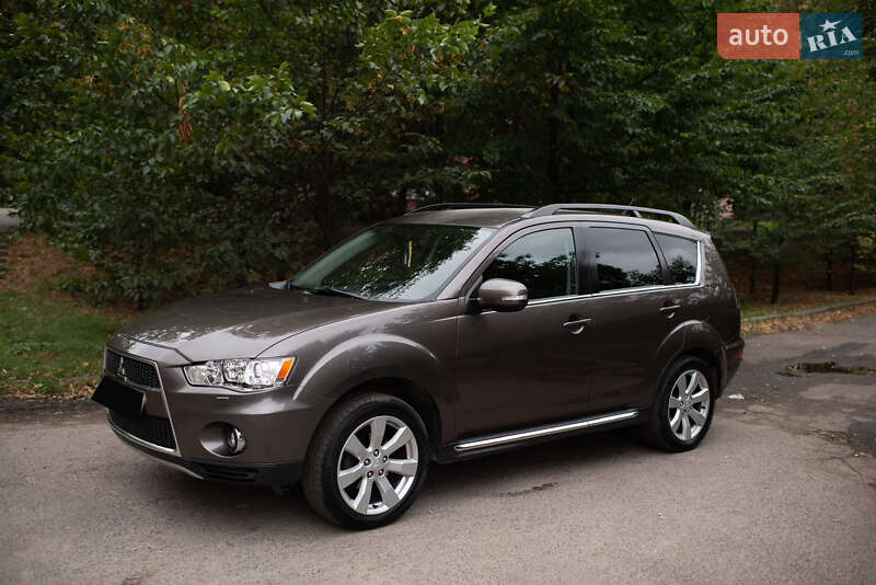 Mitsubishi Outlander XL 2010