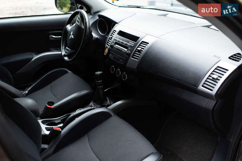 Внедорожник / Кроссовер Mitsubishi Outlander XL 2010 в Киеве