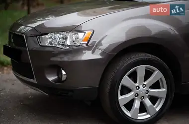 Mitsubishi Outlander XL 2010