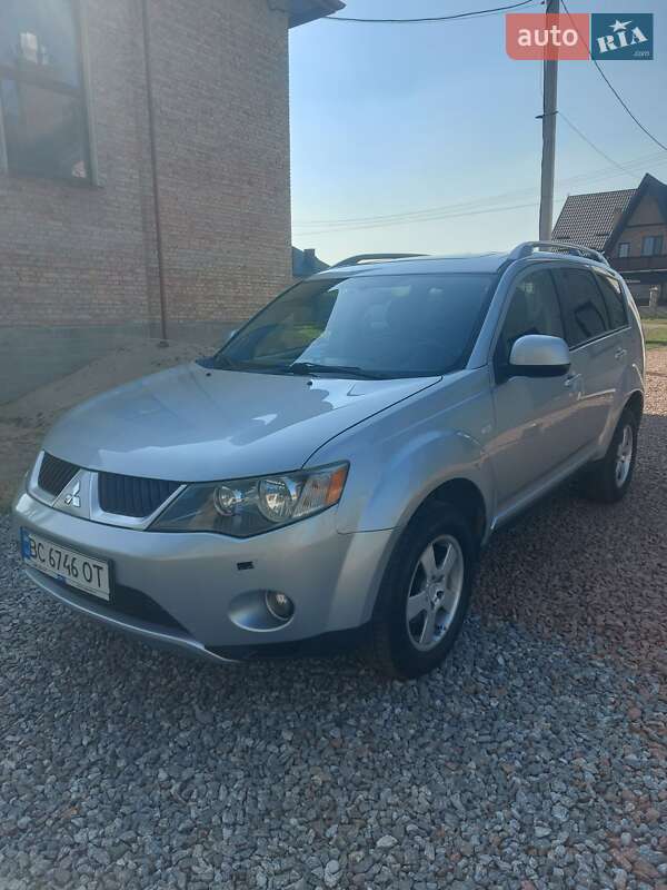 Внедорожник / Кроссовер Mitsubishi Outlander XL 2007 в Новом Ярычеве