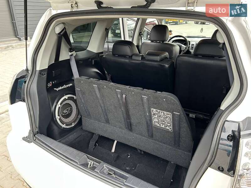 Внедорожник / Кроссовер Mitsubishi Outlander XL 2010 в Ивано-Франковске