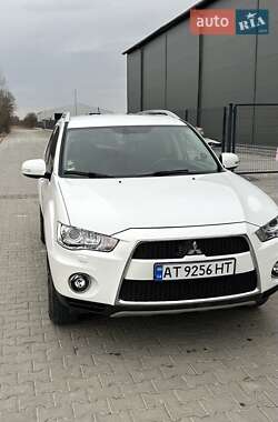 Внедорожник / Кроссовер Mitsubishi Outlander XL 2010 в Ивано-Франковске