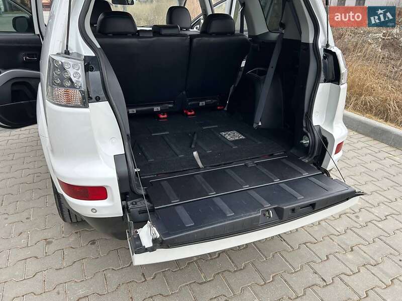 Внедорожник / Кроссовер Mitsubishi Outlander XL 2010 в Ивано-Франковске