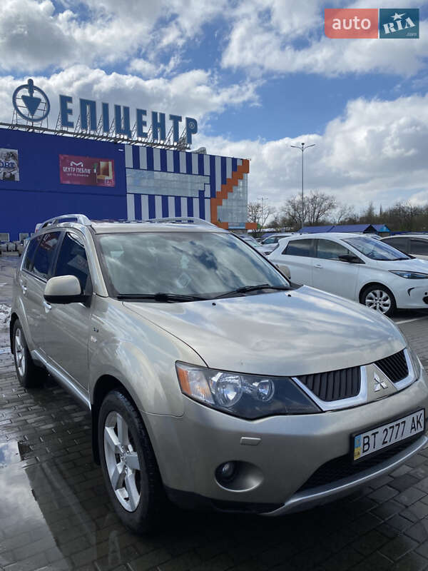 Позашляховик / Кросовер Mitsubishi Outlander XL 2008 в 