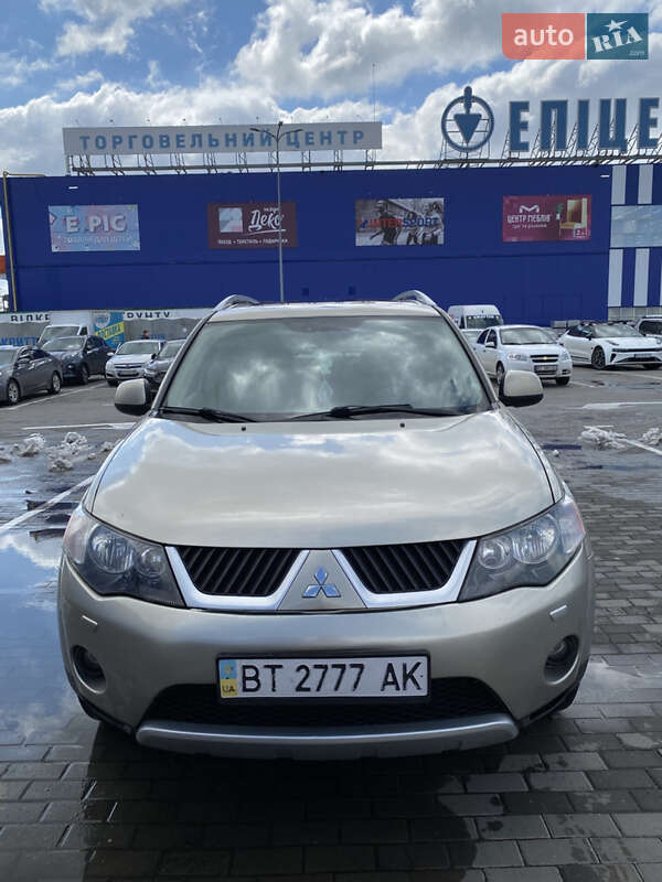 Позашляховик / Кросовер Mitsubishi Outlander XL 2008 в Миколаєві