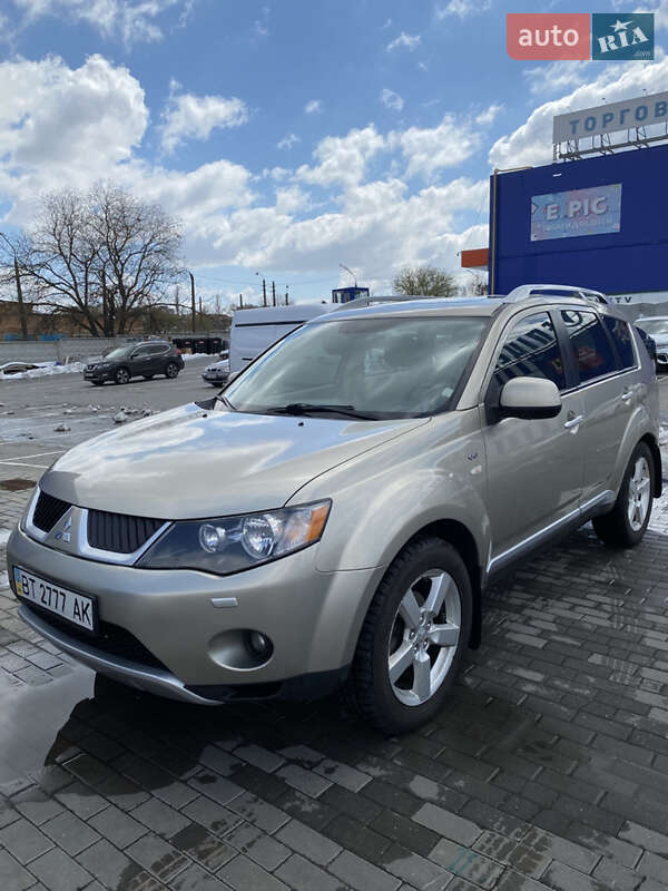 Позашляховик / Кросовер Mitsubishi Outlander XL 2008 в Миколаєві