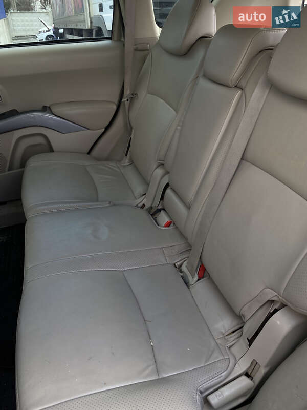 Позашляховик / Кросовер Mitsubishi Outlander XL 2008 в Миколаєві