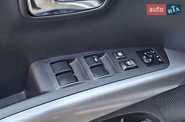 Внедорожник / Кроссовер Mitsubishi Outlander XL 2012 в 