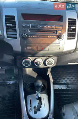 Позашляховик / Кросовер Mitsubishi Outlander XL 2008 в 