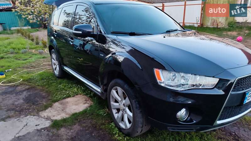 Позашляховик / Кросовер Mitsubishi Outlander XL 2012 в Полтаві фото 11 Позашляховик / Кросовер Mitsubishi Outlander XL 2012 в Полтаві