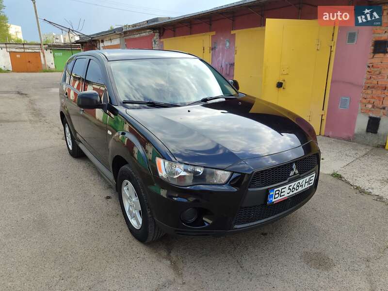 Внедорожник / Кроссовер Mitsubishi Outlander XL 2011 в 