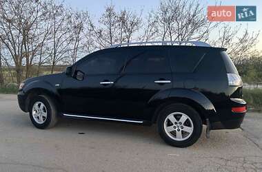 Позашляховик / Кросовер Mitsubishi Outlander XL 2010 в 