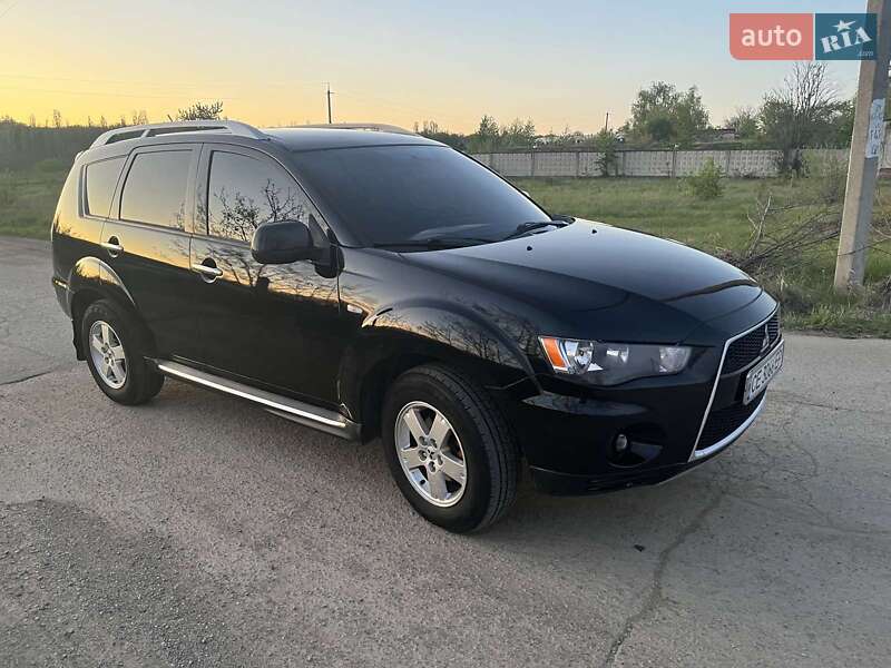 Внедорожник / Кроссовер Mitsubishi Outlander XL 2010 в Черновцах