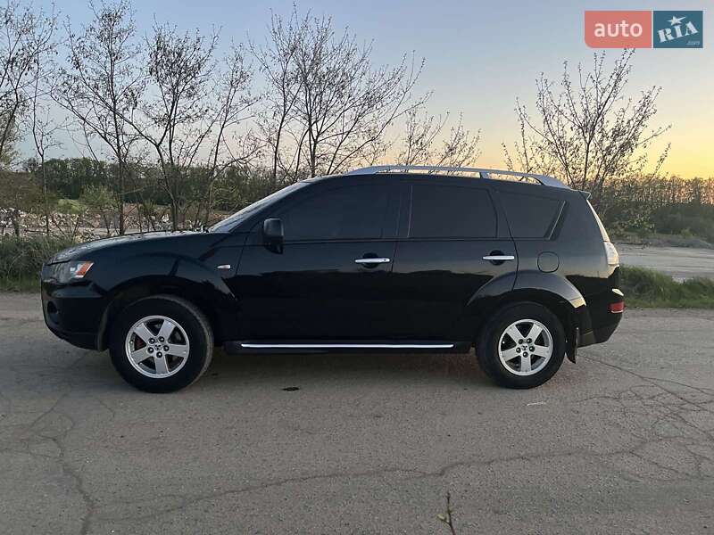 Внедорожник / Кроссовер Mitsubishi Outlander XL 2010 в Черновцах