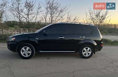 Позашляховик / Кросовер Mitsubishi Outlander XL 2010 в 