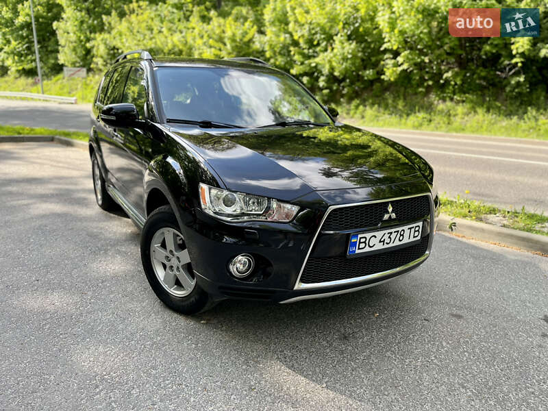 Mitsubishi Outlander XL 2011